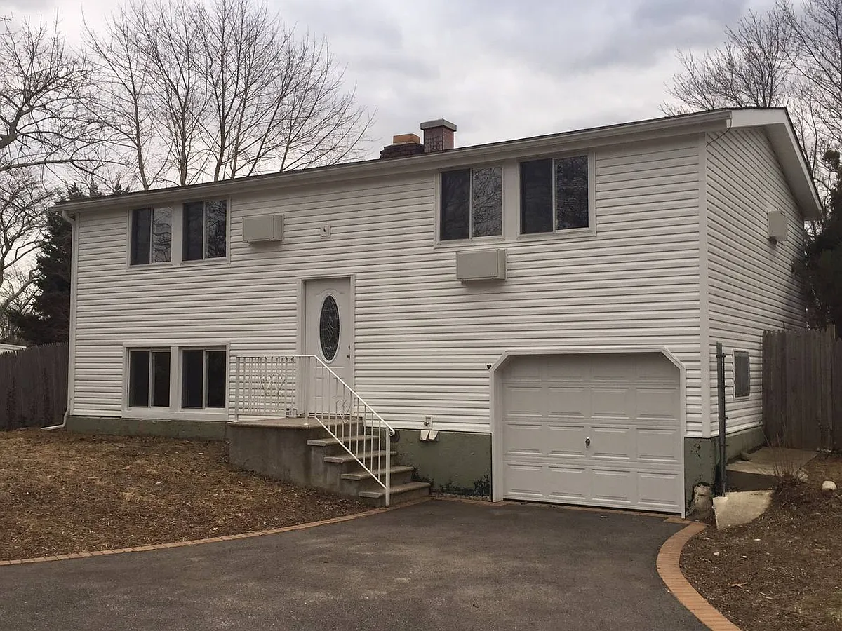 Building Photo - 68 University Heights Dr