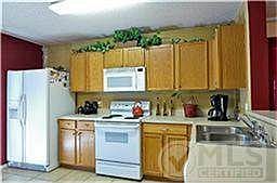 3rd image of 1620 Thornhill Ln