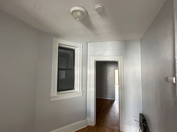 3rd image of 145 Chestnut Ave APT 3R