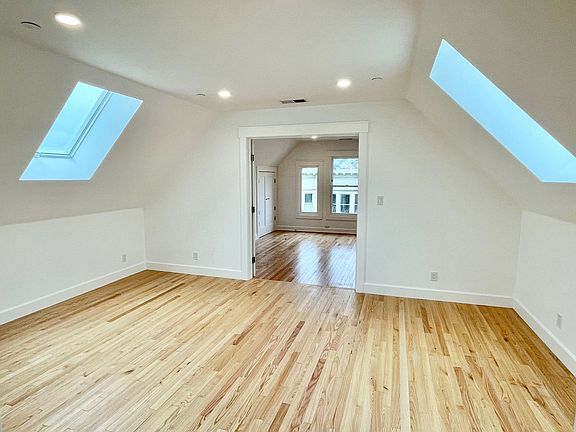 2nd image of 411-415 Capp St