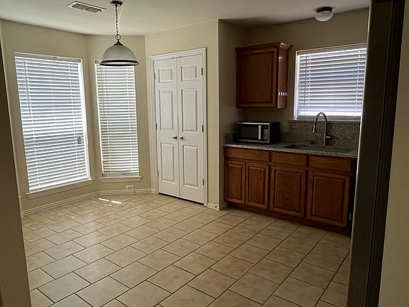 Breakfast area and pantry