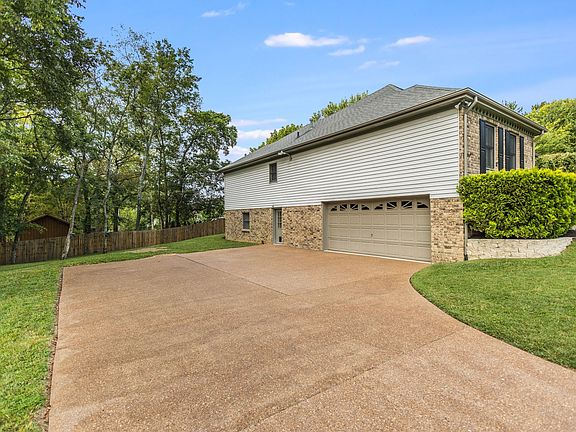 5th image of 1111 Oak Creek Dr