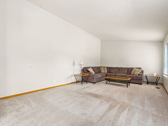 4th image of 2781 Jenna Cir