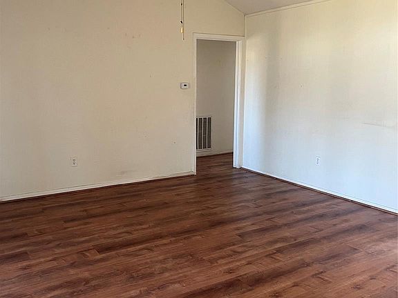 4th image of 10822 Langdon Ln