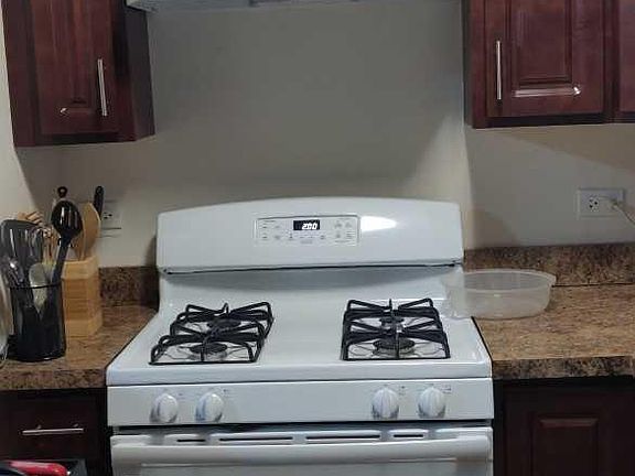 3rd image of 3727 N Pine Grove Ave APT 105