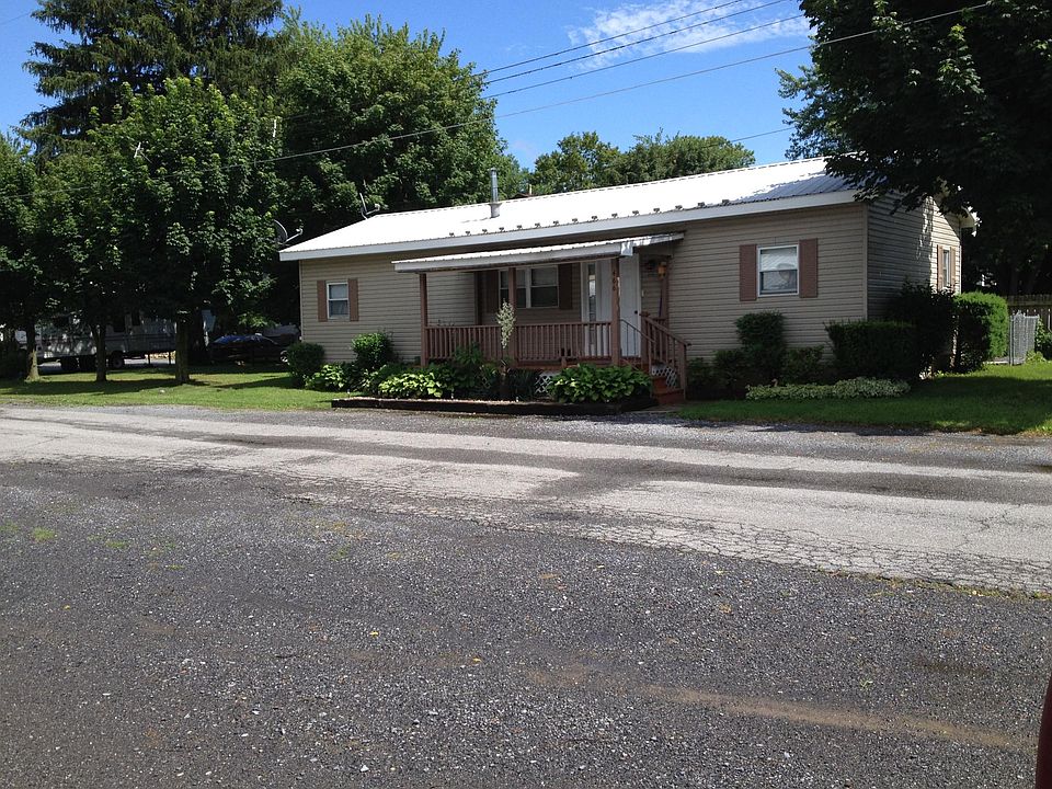 3 bedroom 1 bath , Nice yard , Corner property .