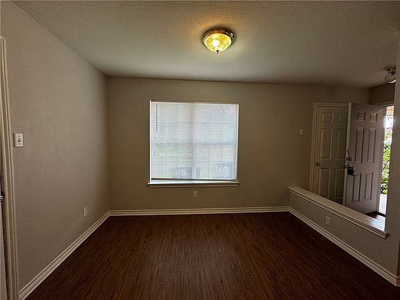 5th image of 2324 Pheasant Ln