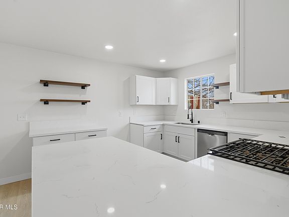 4th image of 321 E Avenue R11