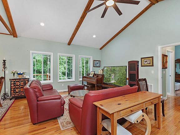 5th image of 134 Tall Oaks Cir
