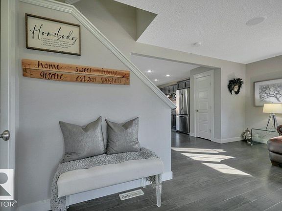 4th image of 160 Desrochers Gate SW