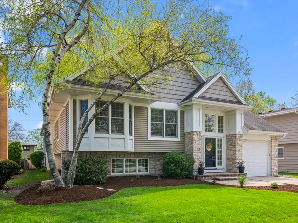 831 S Dryden Pl, Arlington Heights, IL 60005