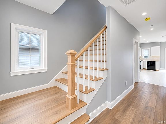 3rd image of 9 James Street S