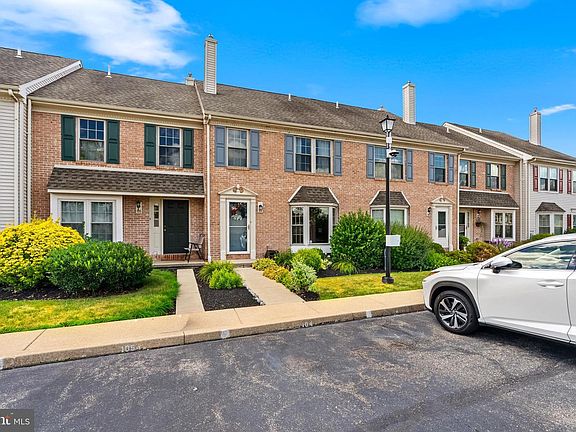 2nd image of 104 Hollytree Ct