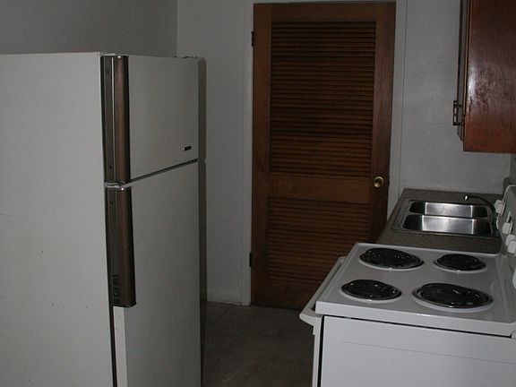 5th image of 620 Hall Ave