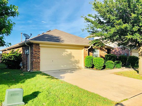2nd image of 2933 Milby Oaks Dr