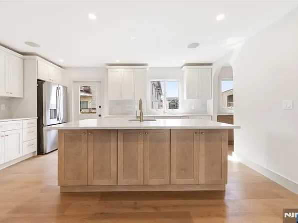 119 Cedar St #C0119, Cliffside Park, NJ 07010