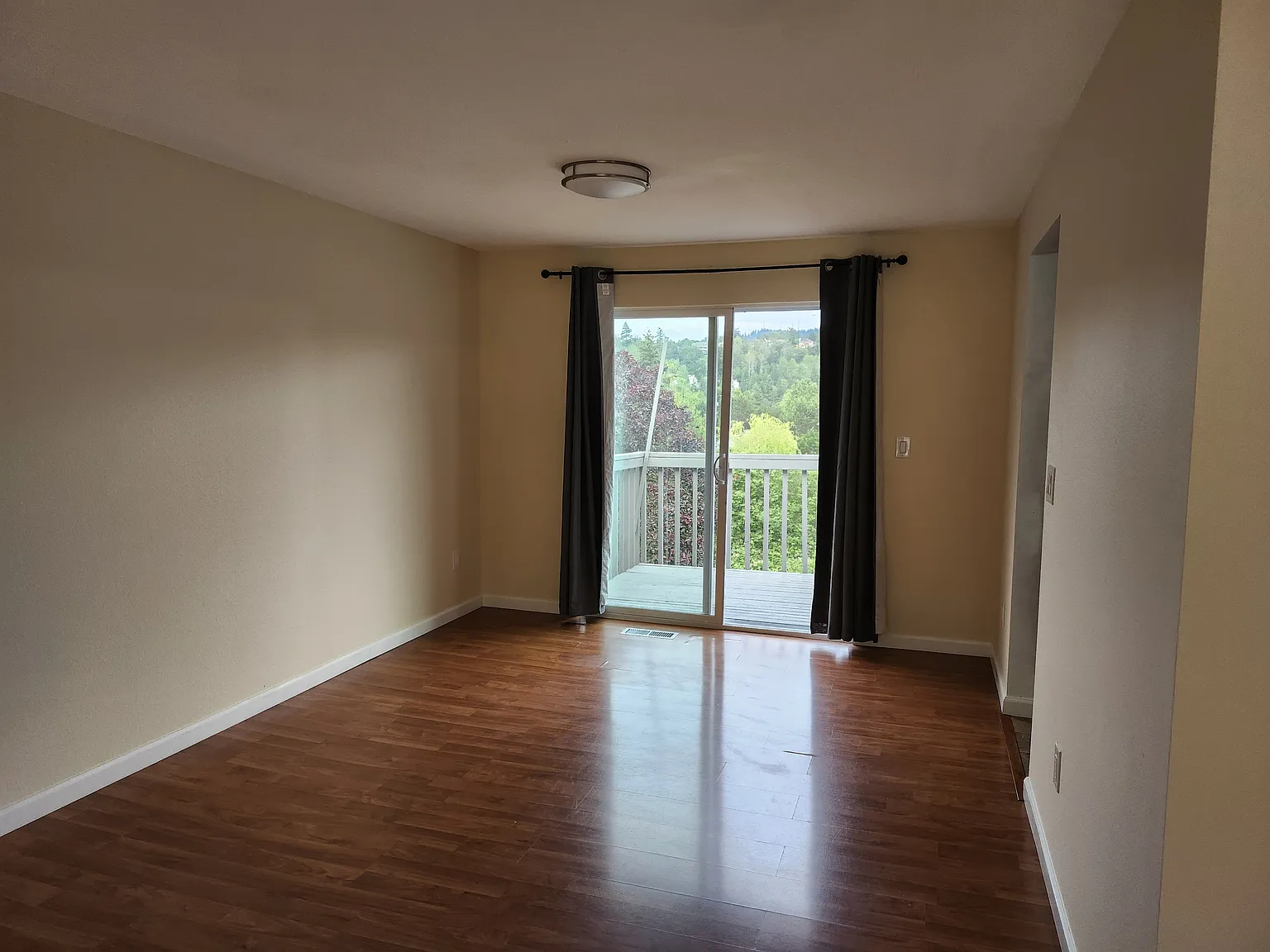 4 bed, 2.5 bath, 2160 sqft, $3,600 — Photo 4