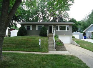 1207 18th St NW, Cedar Rapids, IA 52405