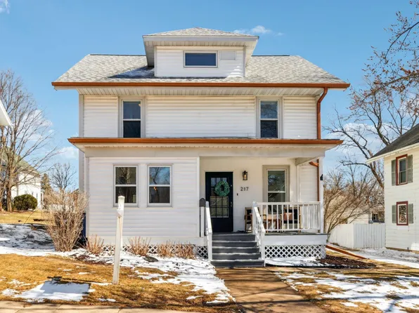 217 S 6th St, Mount Horeb, WI 53572