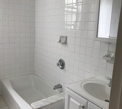 5th image of 523 Larchmont Acres APT D