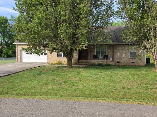 201 Steeplechase Dr, Smithville, TN 37166