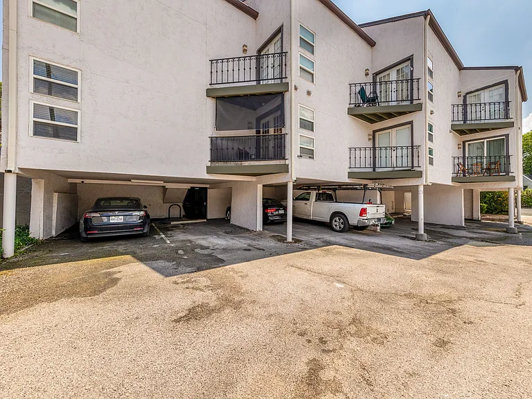 1500 Woodlawn Blvd #4 — Photo 36