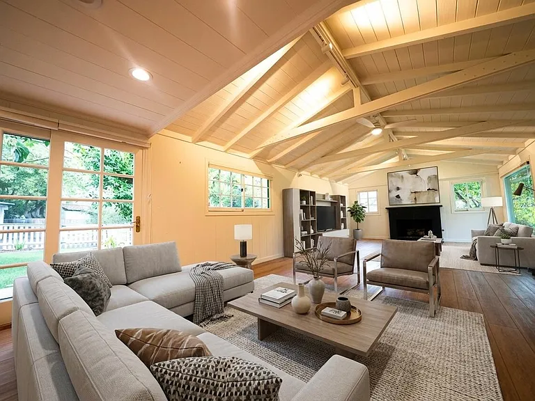 704 Ladera Ln — Photo 7