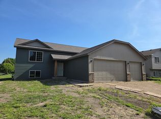 305 N Ln, Green Isle, MN 55338