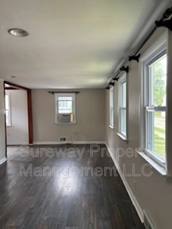 2 bed, 1.0 bath, 800 sqft, $2,000 — Photo 2