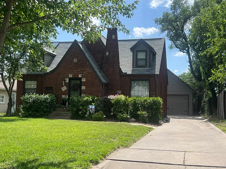 427 N Battin Ave — Photo 100