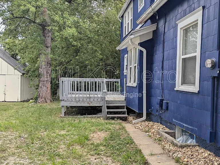 724 S Grand Ave — Photo 2