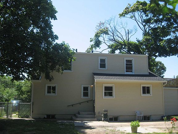 3rd image of 148 Pearsall Ave