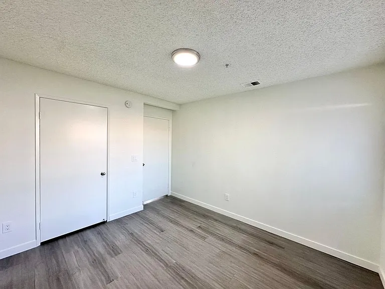 Nelson Apartments (Silver Tree Terrace) — Photo 21