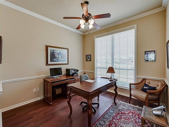 3rd image of 8131 Oak Hollow Dr