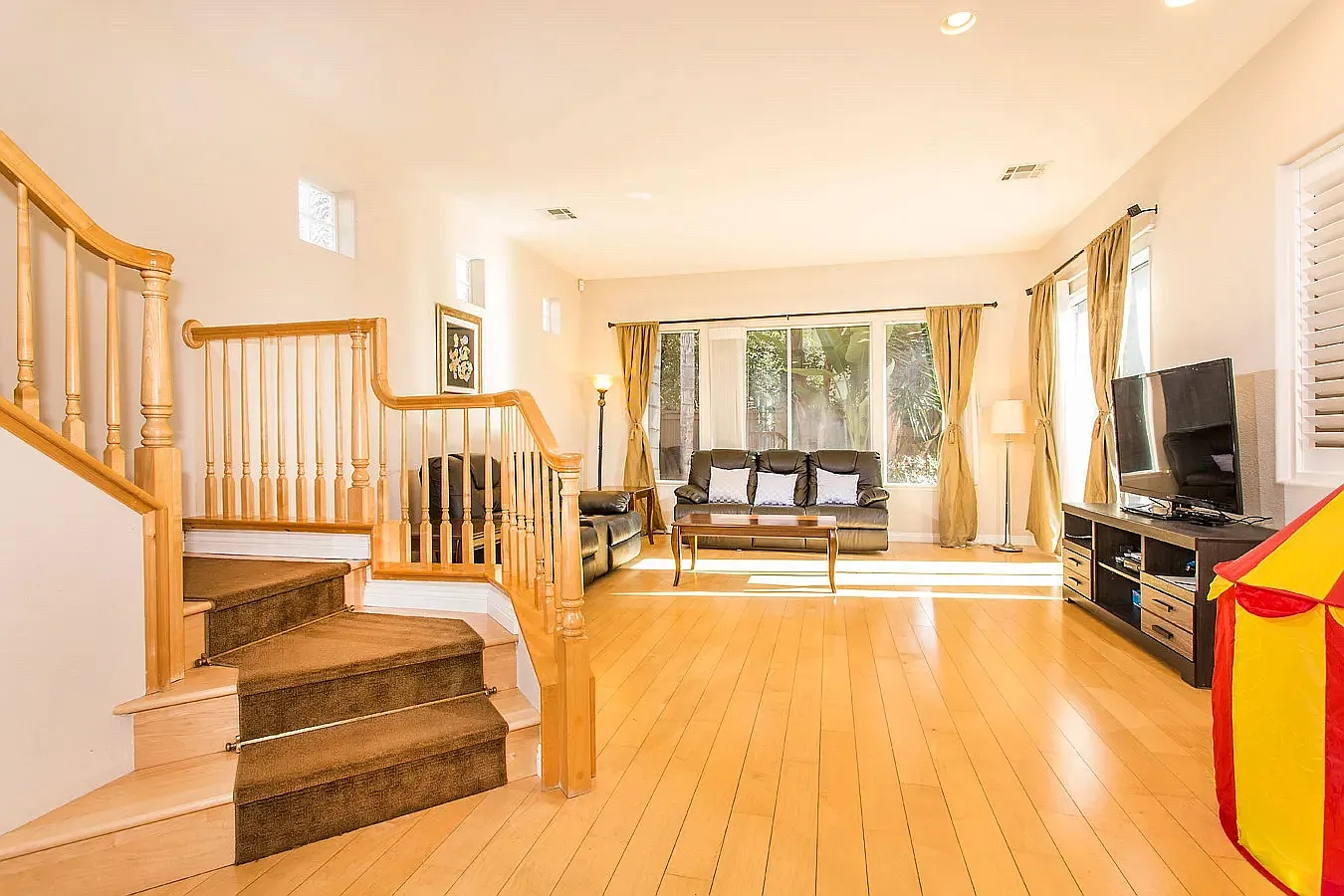 4 bed, 2.5 bath, 2323 sqft, $5,500 — Photo 4