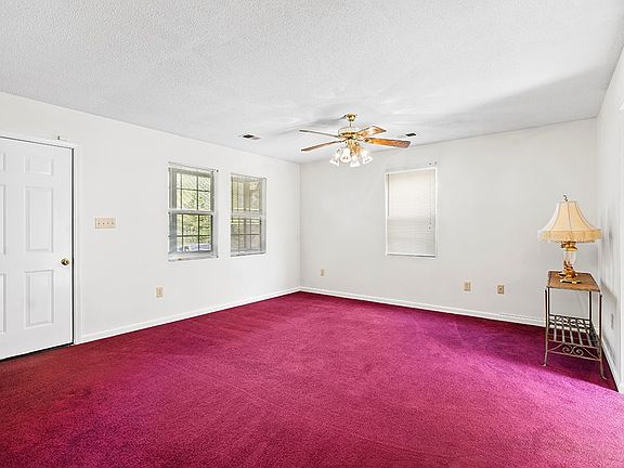 4th image of 105 Rebecca Dr