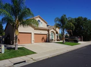 8833 Harding Hall Dr, Elk Grove, CA 95624