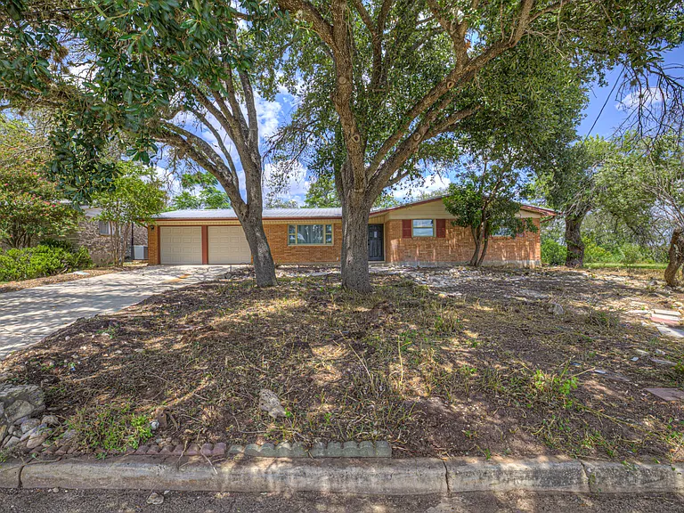 129 Young Ave — Photo 37