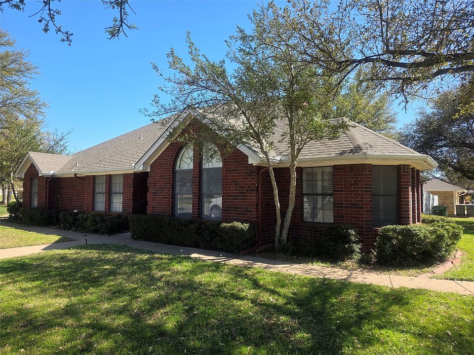 1st image of 1404 Roanoake Dr