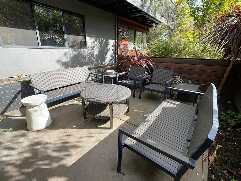 200 Waverley St #2 — Photo 12