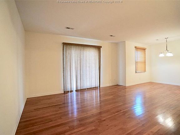 3rd image of 400 Bibby St