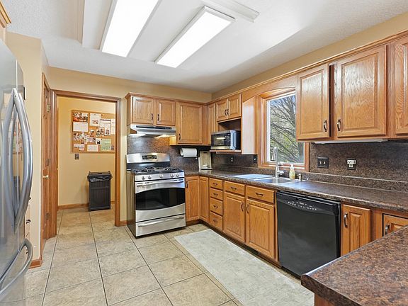 5th image of 8213 Becketts Ridge Ln