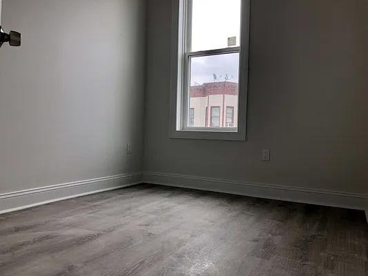 Rented by TheLocals LLC | media 22