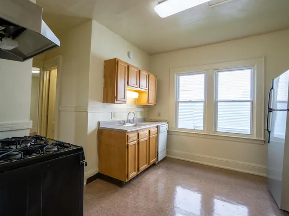 1020 Madison Apt 1 - Available 7/1/26 - Beautiful First Floor Flat with Front Porch Close to Campus, 1020 Madison St, Syracuse, NY 13210