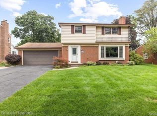 20 Millington Rd, Pleasant Ridge, MI 48069