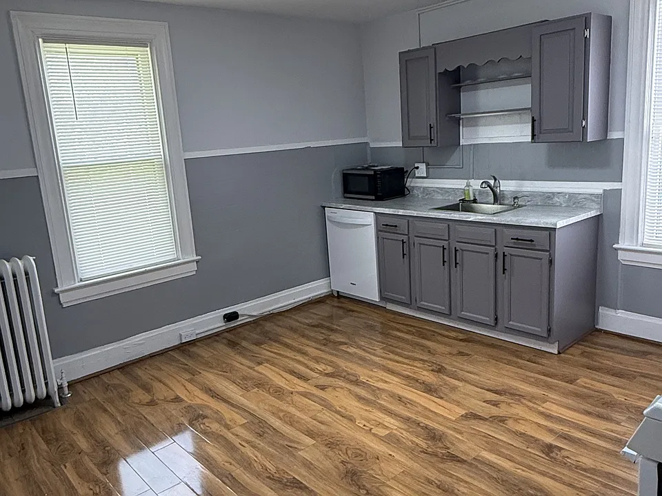 143 Arch Ave #8