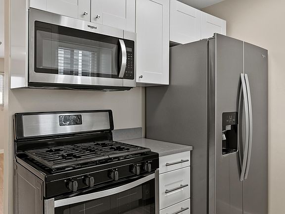 3rd image of 163 Covina Ave APT 4