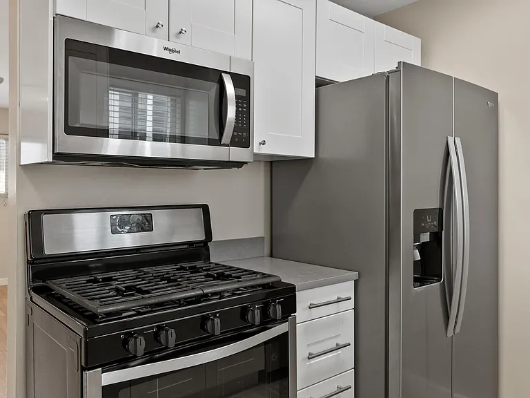 163 Covina Ave #4 — Photo 3