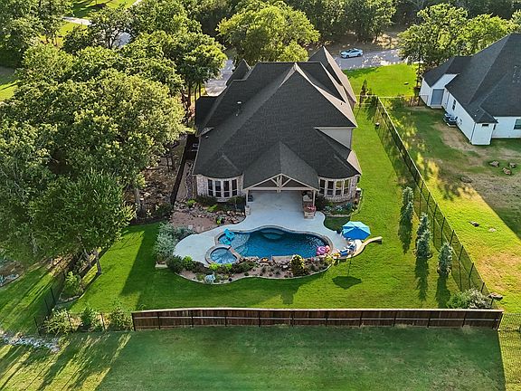 4th image of 1000 Braewood Ct