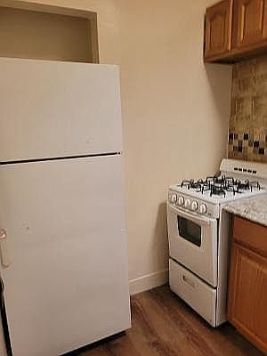 2nd image of 731 Macon St Floor 2